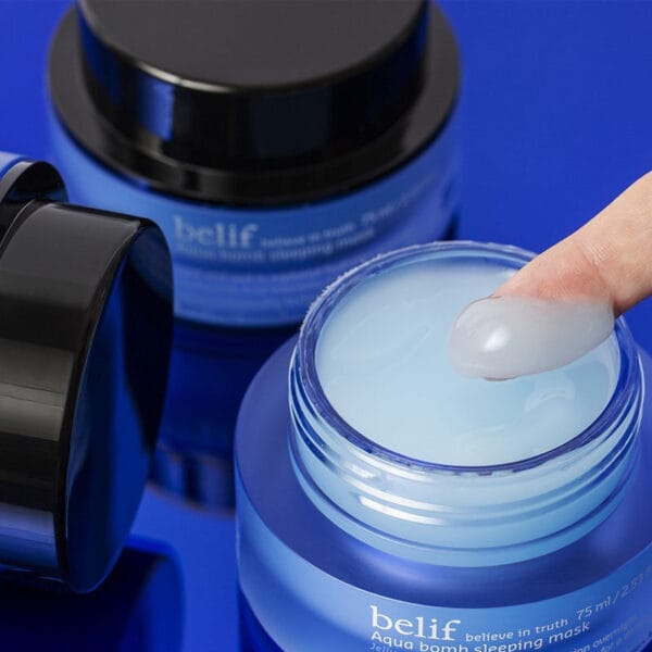 belif Jelly-Pudding Overnight Mask 75ml - Night mask with hyaluronic acid & niacinamide for intensive moisture. Image picture, finger in mask. 