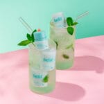 belif Mint Plumper Lipcerin 15ml - Baume à lèvres repulpant & masque à la menthe, aux peptides et au complexe multi-vitaminé. Illustration du baume à lèvres en cocktail Mojito à la menthe.