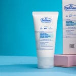 Dr. Belmeur Balancing Water Cream - crème hydratante légère pour peaux grasses et sensibles, régule le sébum et hydrate. Image du produit sur fond bleu. 