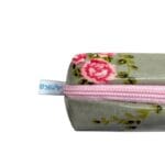 Cosmetic bag in sage green/pink handmade size 22x7x5cm close-up view closed