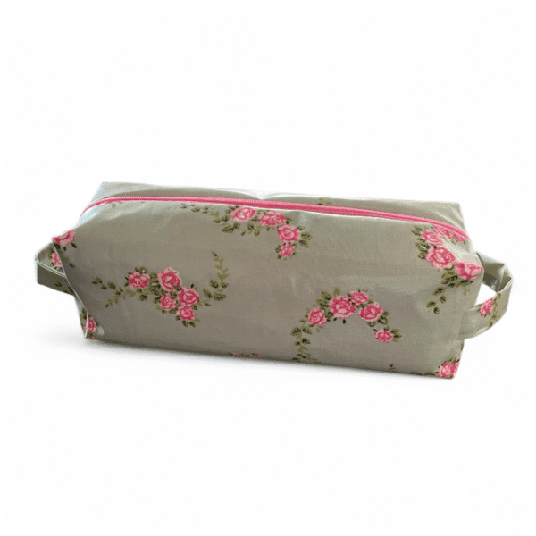 Kosmetiktasche in salbeigrün/rosa handgemacht Grösse 24x8x8cm Ansicht seitlich